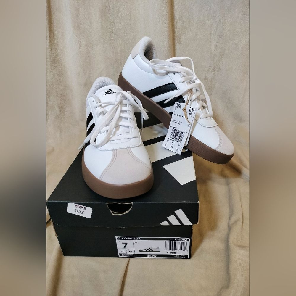 NIB! Adidas VL Court 3.0K. Size 7 Youth/ Women's Size 8.5